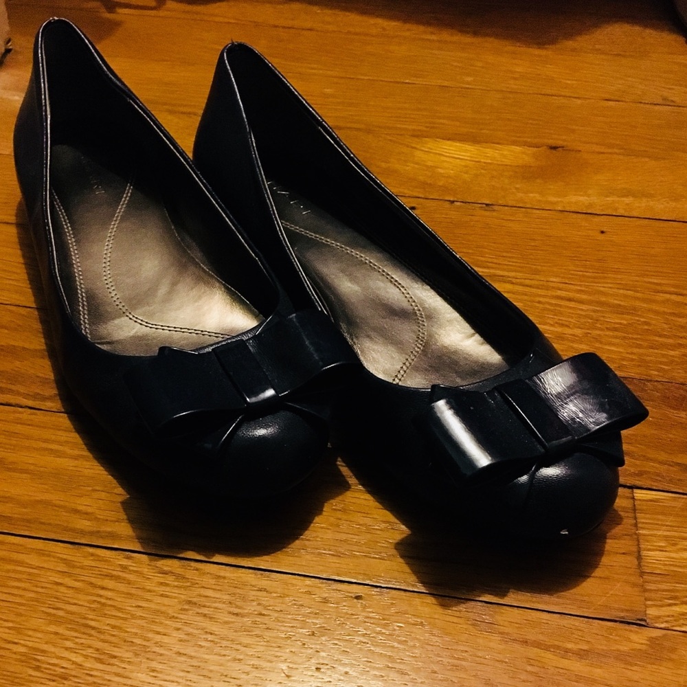 Tahari Ballet Flats
